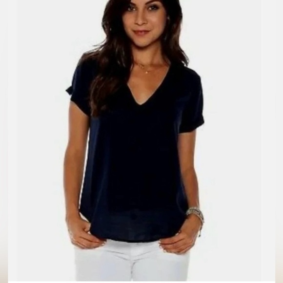 Cloth & Stone Anthropologie NWOT Black V-Neck Rayon Top - Picture 1 of 5